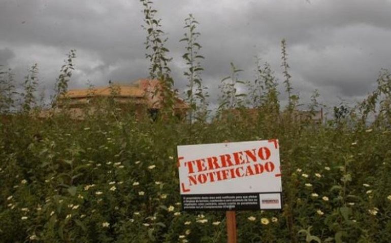 Prefeitura altera lei e aperta cerco contra terrenos sujos em Botucatu