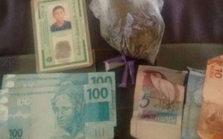 Rapaz é preso após ser flagrado com maconha e dinheiro em Avaré