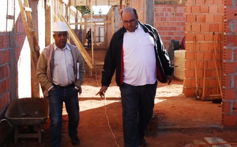 Poio confere a execução de serviços em bairros