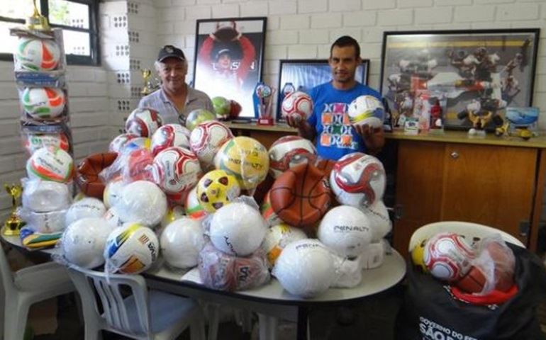 Prefeitura adquire materiais para práticas esportivas