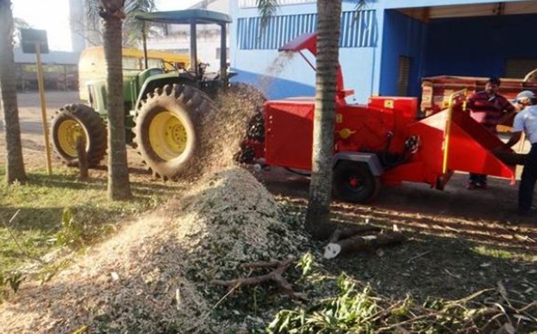 Prefeitura adquire triturador de galhos para otimizar limpeza pública