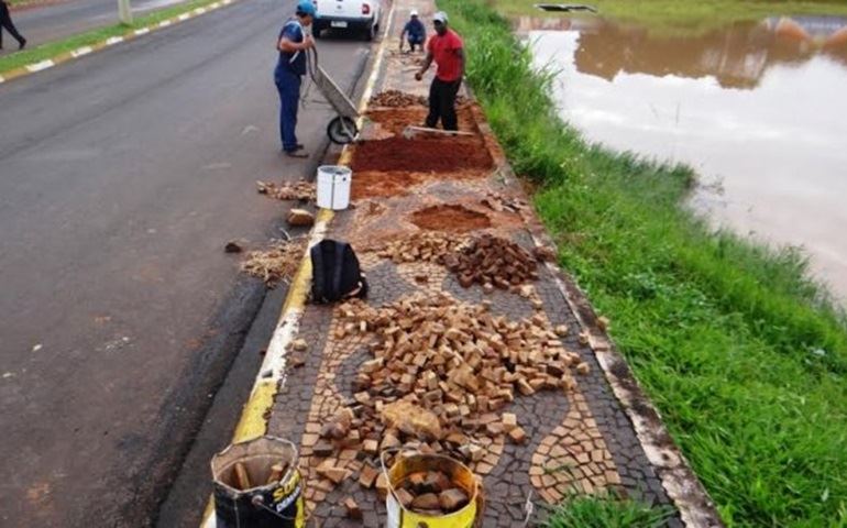 Serviços de manutenção são executados em bairros