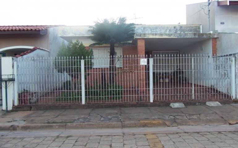 Moradores da R. Francisco Dias de Almeida em Avaré estão em desespero.