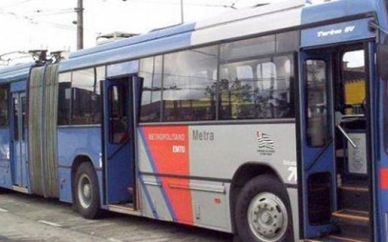 Idosos de sessenta anos não pagam ônibus dentro de S. Paulo