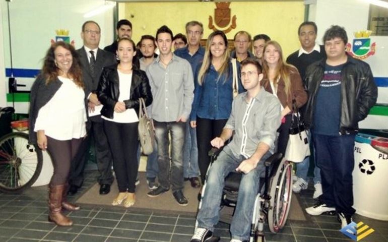 Alunos da Faculdade de Direito da Eduvale participam de sessão