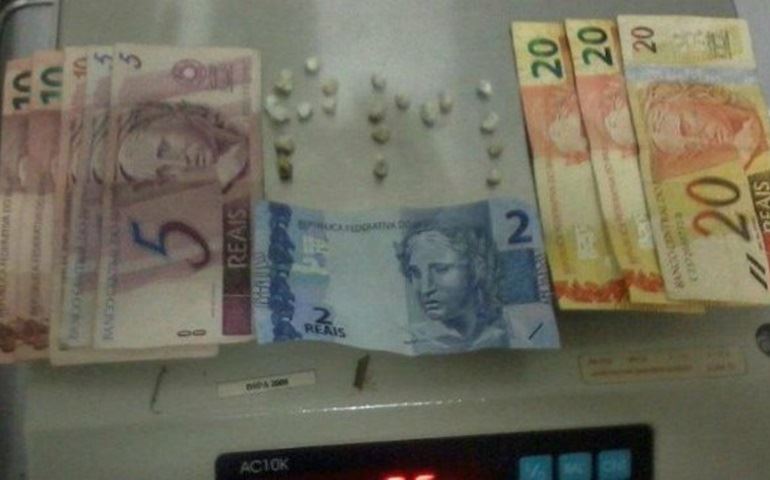 Polícia prende dupla em flagrante com porções de crack em Piraju