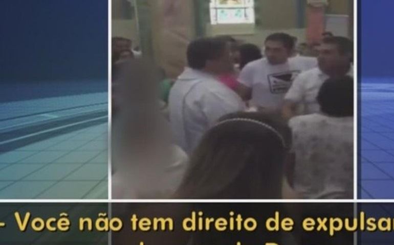 Família que teve batismo negado por padre mostra recibo de pagamento