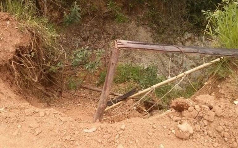 Barranco cede em ponte de Angatuba e dificulta passagem de motoristas