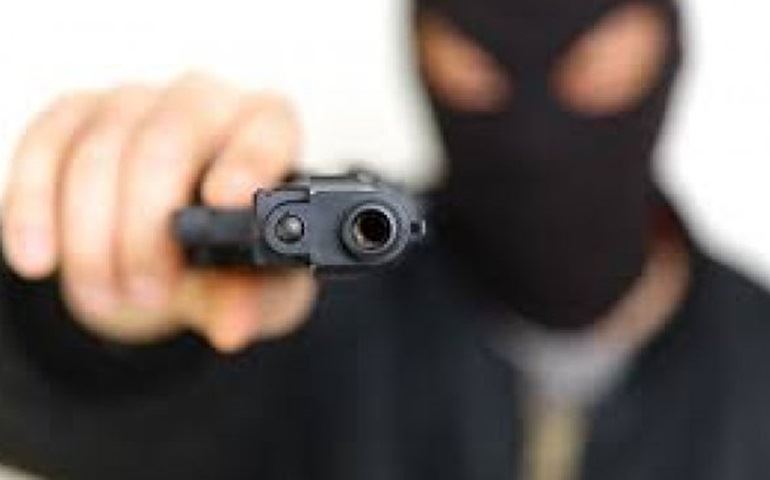 Homem assalta farmácia e foge com quase R$ 700 em Avaré