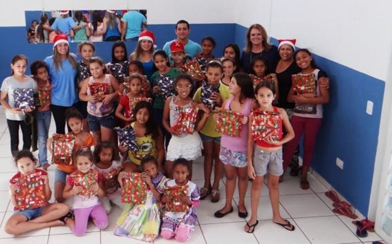 Fundo Social entrega cestas básicas e brinquedos a entidades avareenses