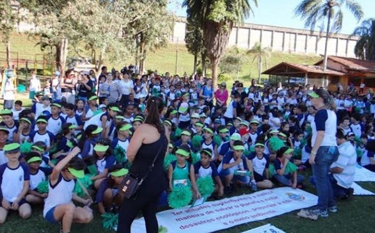Passeata abre o Projeto Conscientizar para Preservar o Mundo