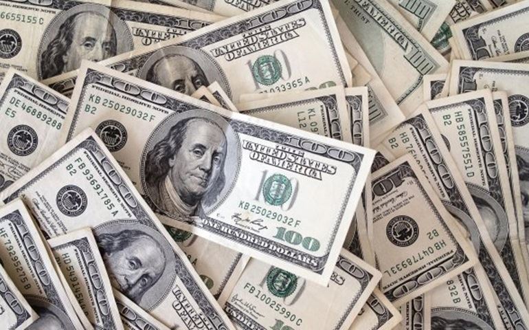 Dólar atinge R$ 3,92 diante de preocupações com economia brasileira