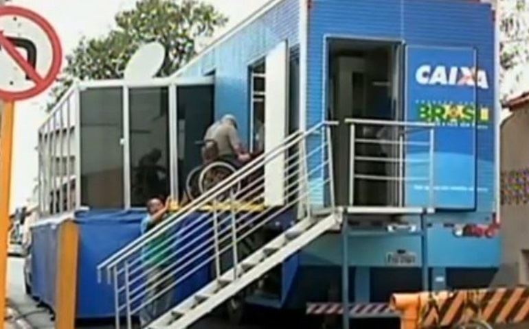 Moradores de Taquarituba recebem o FGTS para reconstrução de casas