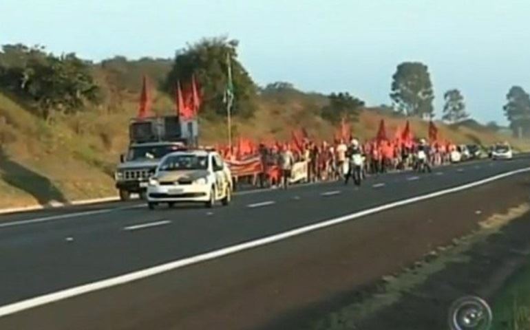 Manifestantes dos Sem Terra estão passando por Avaré