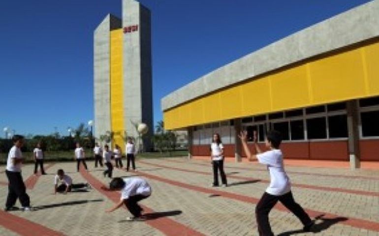 PAIS DE ALUNOS FAZEM ABAIXO ASSINADO PEDINDO SEGURANÇA NAS ESCOLAS EM AVARÉ
