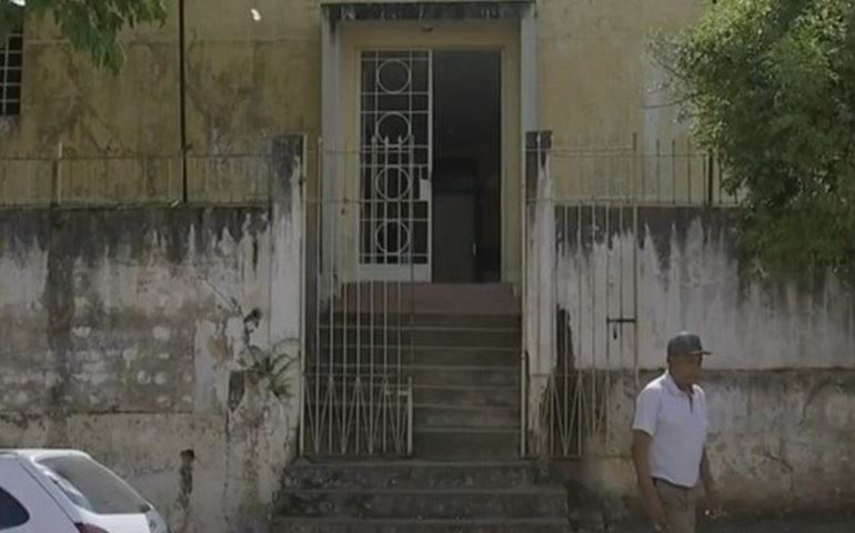 Armas furtadas de delegacia são encontradas enterradas em quintal