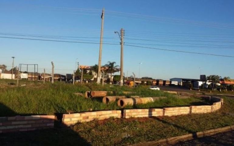 Prefeitura impede invasão de área verde