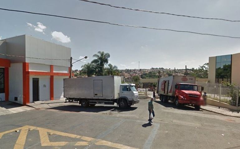 Mulher pega facas de supermercado e ataca cliente em Itapetininga