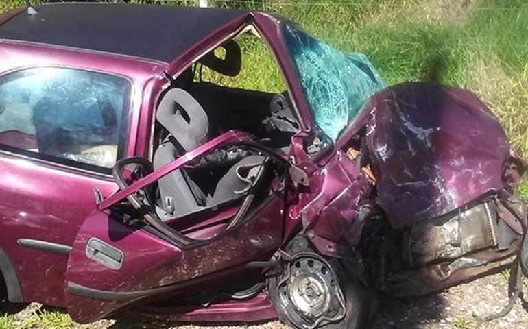 Batida entre carros deixa feridos em rodovia de Avaré