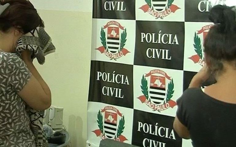 Mulher é presa suspeita de atear fogo em casa para matar esposa do ex