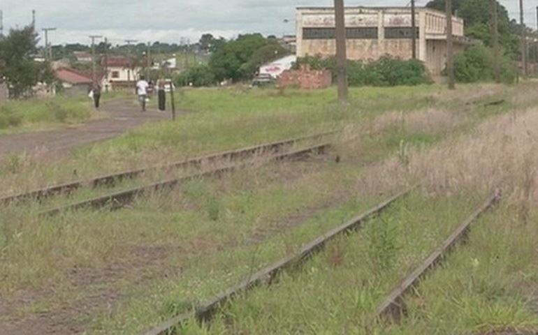 Adolescente é achado morto com pelo menos 15 facadas, diz polícia