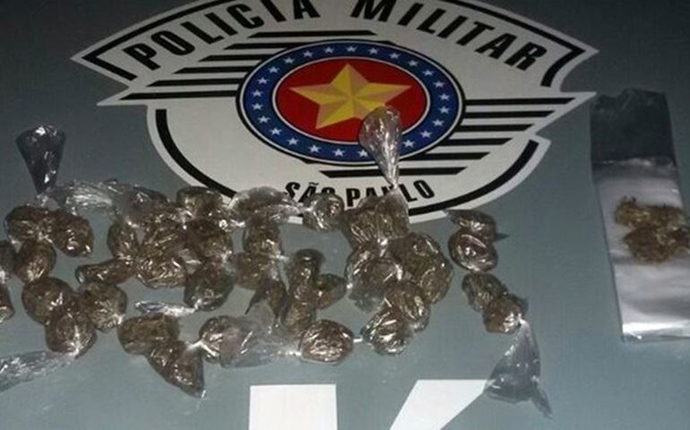 Pai e filho são presos com porções de maconha em Avaré