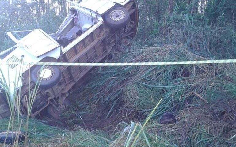 Acidente entre Kombi e carro deixa feridos em vicinal de Tejupá