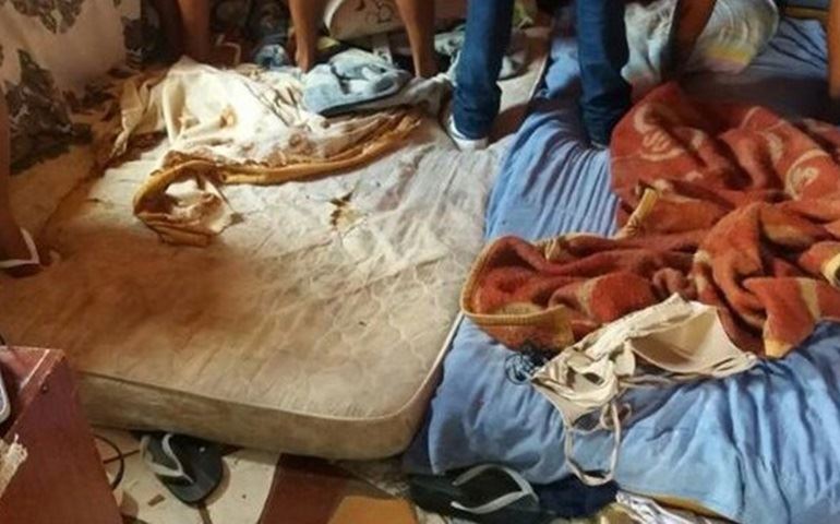 Casal com quatro crianças é flagrado com drogas dentro de casa em Avaré