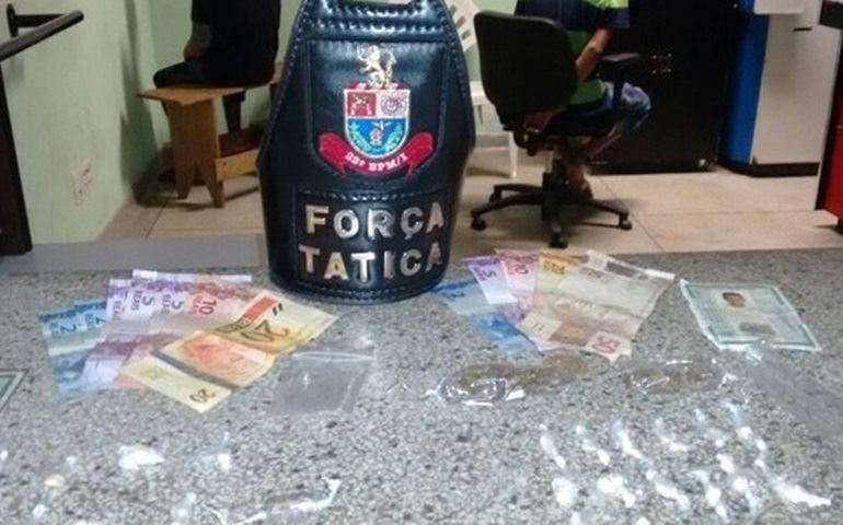 Adolescentes são apreendidos com porções de maconha e crack