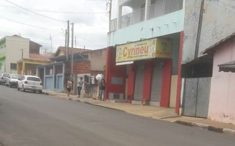Dono de mercearia é baleado durante assalto em Angatuba