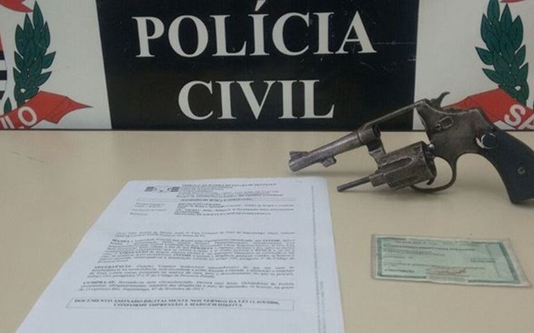 Jovem é flagrado com revólver com numeração raspada em Itapetininga
