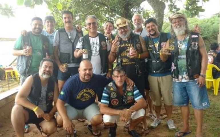 Evento movimenta represa com mais de 100 motocicletas