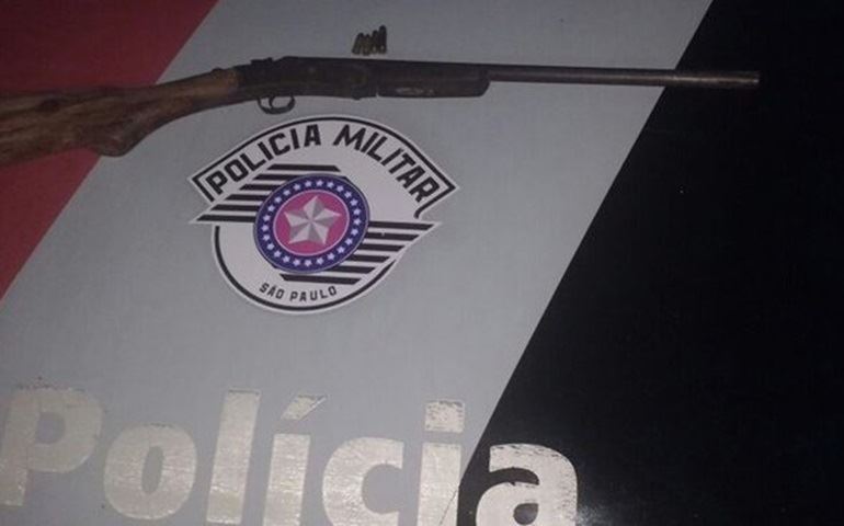 Homem é preso com espingarda em Avaré