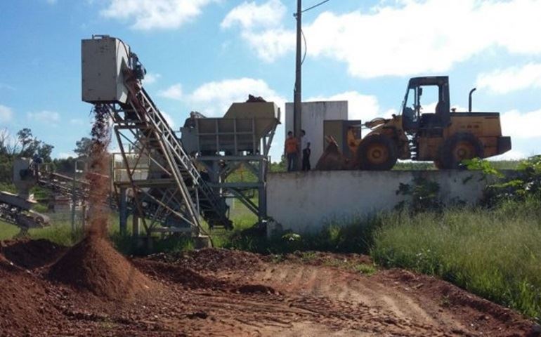 Usina de Reciclagem retoma a trituração de resíduos da construção civil
