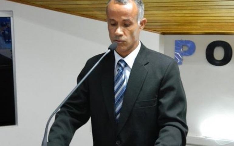 Jairinho do Paineiras pede informações sobre obra do Farol do Camping