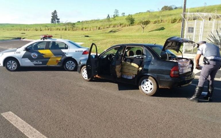 Polícia Rodoviária flagra condutor com 9 mil maços de cigarro em Itatinga
