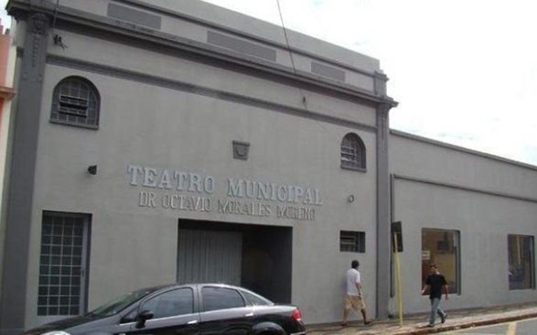Prefeitura cancela contrato com empresa que terminaria Teatro