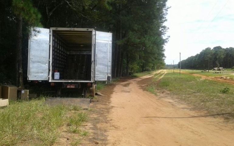Criminosos roubam carga de eletrônicos na rodovia Castello Branco