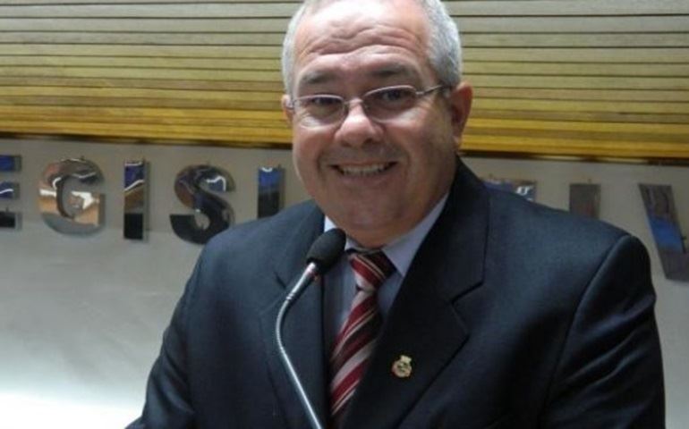Cabo Sérgio pede limpeza urgente de Rua do Vera Cruz