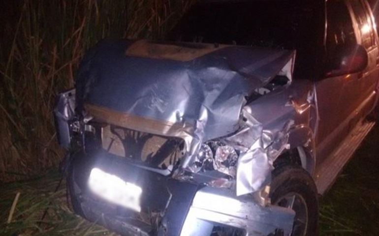 Bebê morre arremessado fora do carro em acidente com dois adultos mortos e três feridos