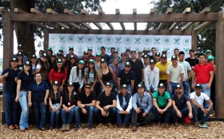 Agronomia e Zootecnia da Eduvale visitam a Agrishow 2017