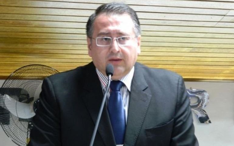 Vereador informa que creches ficarão abertas até cinco e meia
