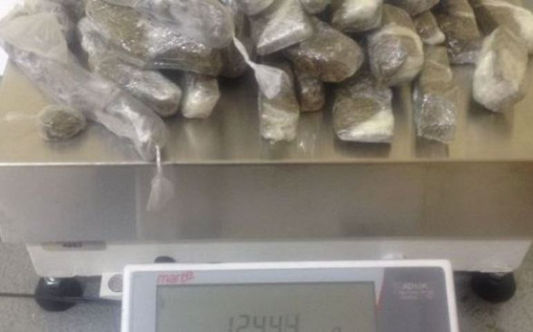 FORÇA TÁTICA FLAGRA CASAL COM DROGAS EM AVARÉ (VEJA FOTOS)