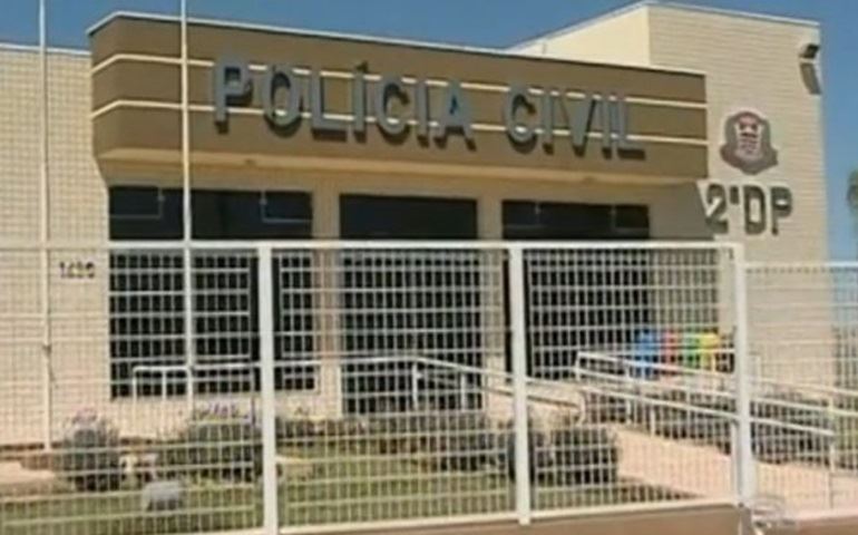 Jovem é preso em flagrante após tentar matar o pai com facão