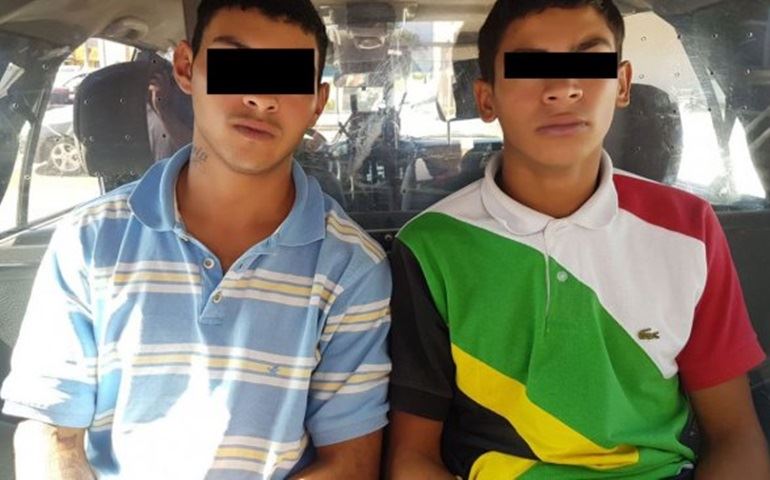 Dupla conhecida pela polícia é flagrada com moto furtada