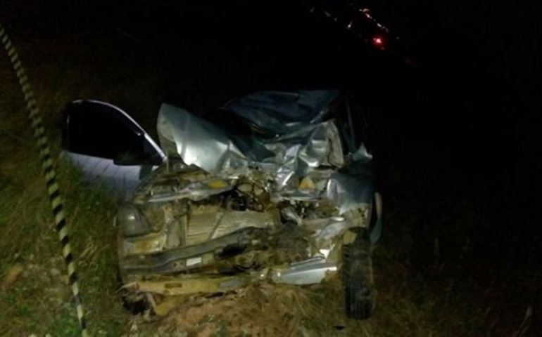 Acidente entre carro e moto mata três pessoas na SP-255 em Itaporanga