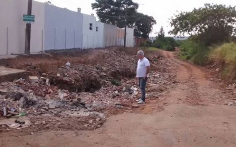 VEREADOR CABO SÉRGIO VAI PEDIR SOLUÇÃO PARA ?CRATERA? EM BAIRRO DE AVARÉ