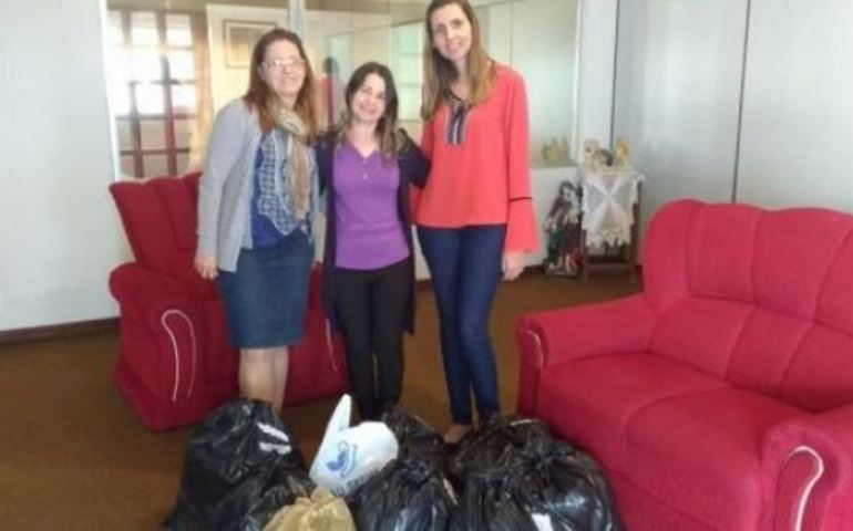 CASA TRANSITÓRIA DE AVARÉ RECEBE DOAÇÕES DE AGASALHOS DE ALUNOS DA FSP