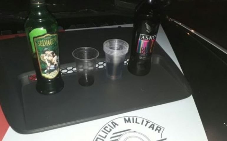PM FLAGRA MAIOR DE IDADE SERVINDO BEBIDA ALCOÓLICA NA ?FEIRA DA LUA? EM AVARÉ