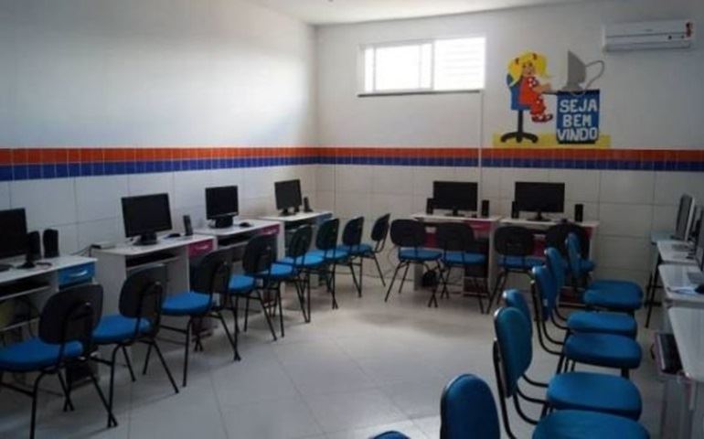 Pais pedem volta das aulas de informática